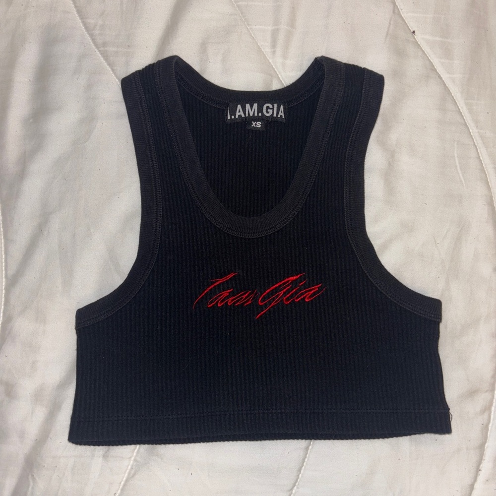 I am Gia vea crop top size Xs